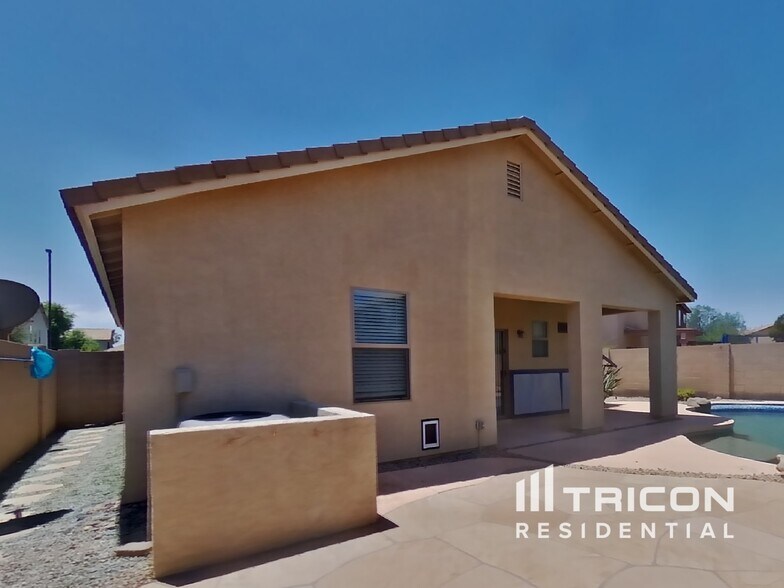 Building Photo - 4558 E Loma Vista St