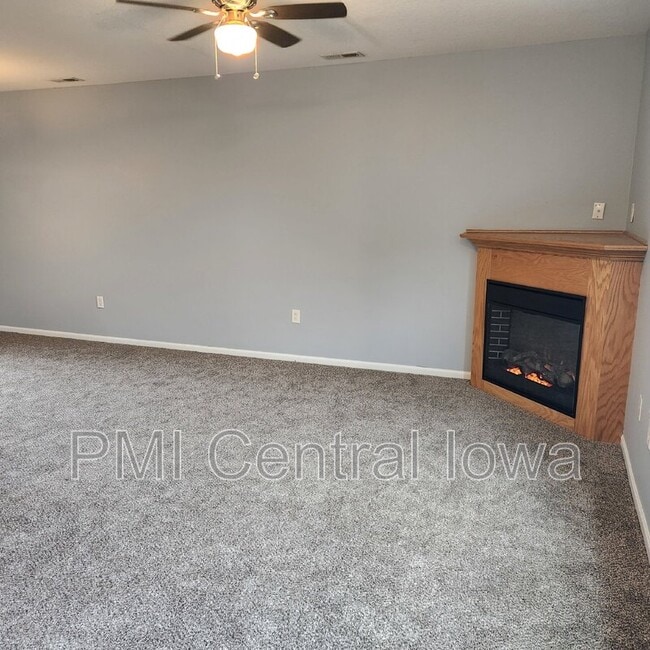 Building Photo - 305 NE Kingwood