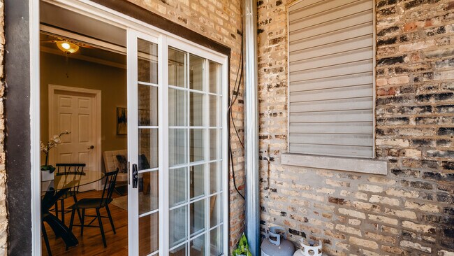 Building Photo - 3710 W Wrightwood Ave