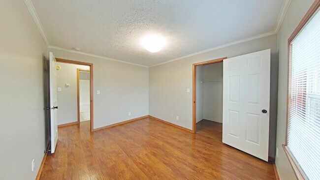 Building Photo - 3090 Joslyn Rd
