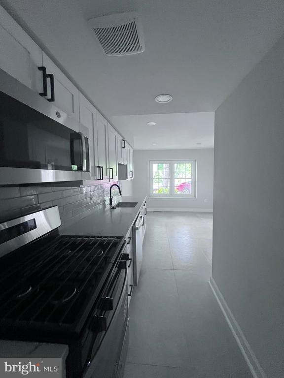Building Photo - 14829 Emberdale Dr