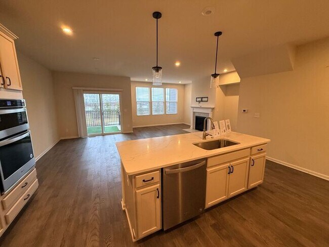 Building Photo - Lake Orion Townhome for Rent – 3 Bed, 2.1 Bath | 1,858 Sq Ft | $3,000/month