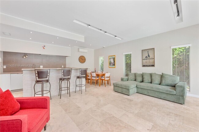 Building Photo - 472 Minola Dr