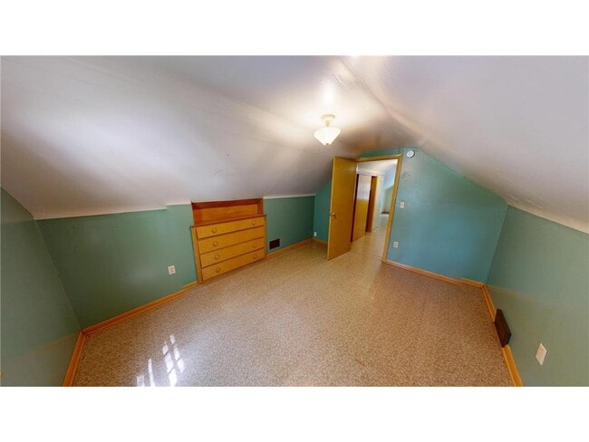 Building Photo - 114 6th Ave NE