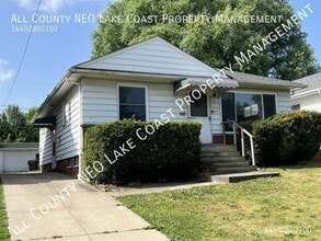 Building Photo - 8017 Fernhill Ave
