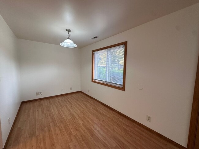 Building Photo - SeaTac rambler ready for its next residents!