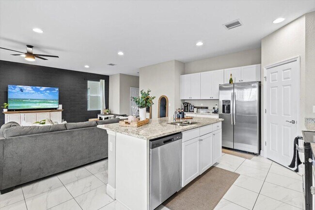 Building Photo - 1766 NW Cataluna Cir