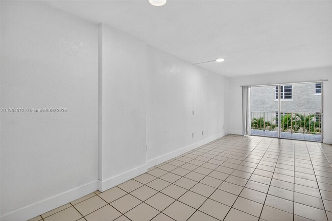 Building Photo - 500 NE 26th St