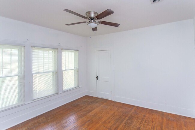 Building Photo - 1710 Pearl Ave
