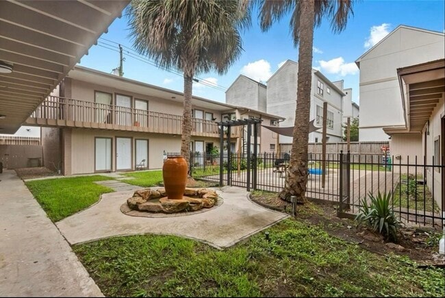 Building Photo - 4036 Bellefontaine St