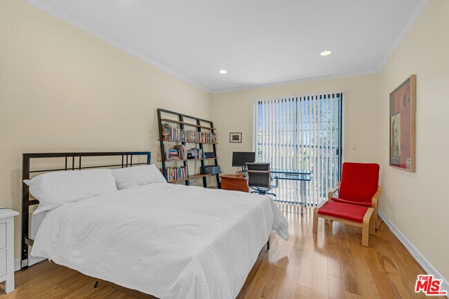 Building Photo - 502 San Vicente Blvd