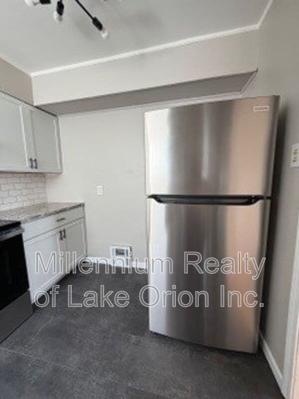 Building Photo - 611 E Madison Ave