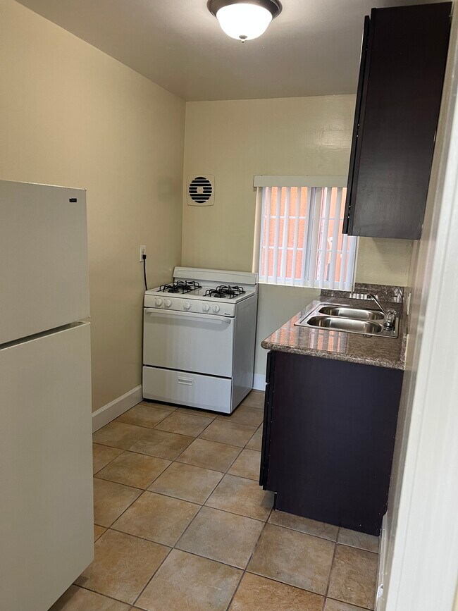 Kitchen - 2252 Morley St