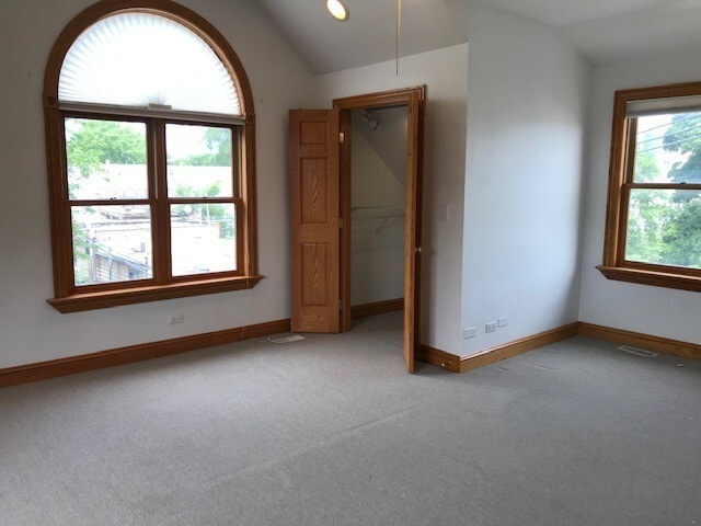 Building Photo - 1415 W Barry Ave