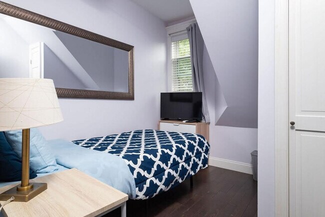 Building Photo - 7 Summit Ave