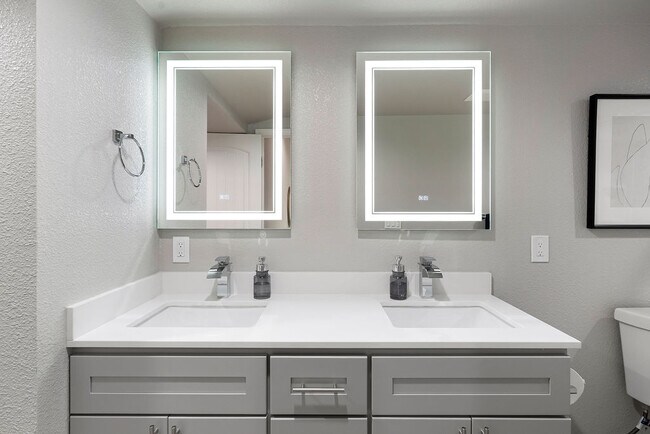 Building Photo - 1002 Adeline St