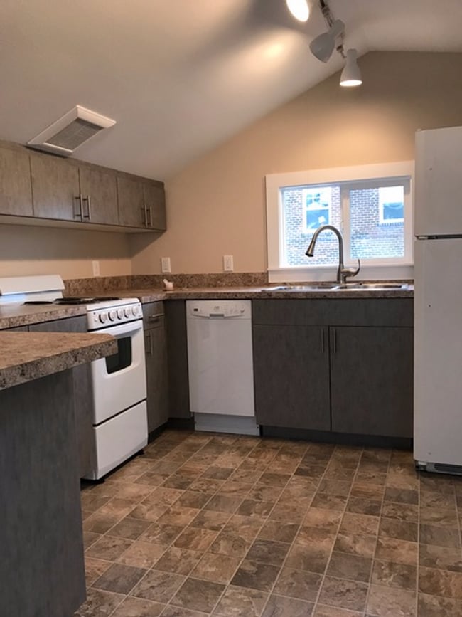 Primary Photo - Charming Top Floor Studio of Triplex in a Fantastic Seattle Neighborhood!