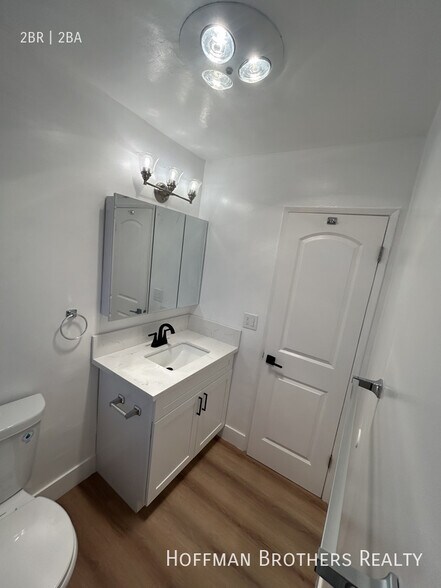 Building Photo - 8206 Romaine St