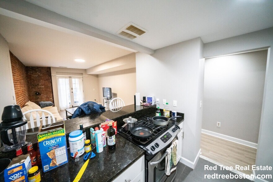 Building Photo - 191 Saint Botolph St