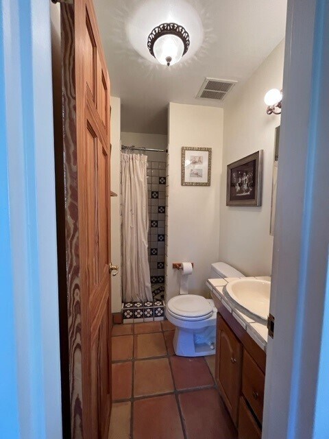 Building Photo - 100 S Doheny Dr