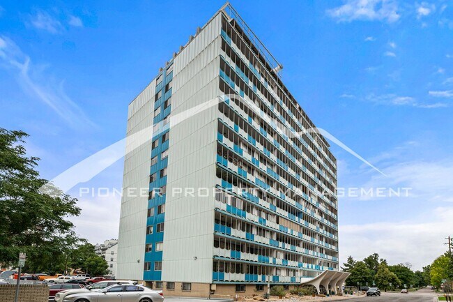 Building Photo - Stylish Studio with Large Patio and AC!