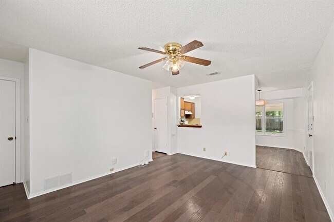 Building Photo - 806 Easy Day Cove