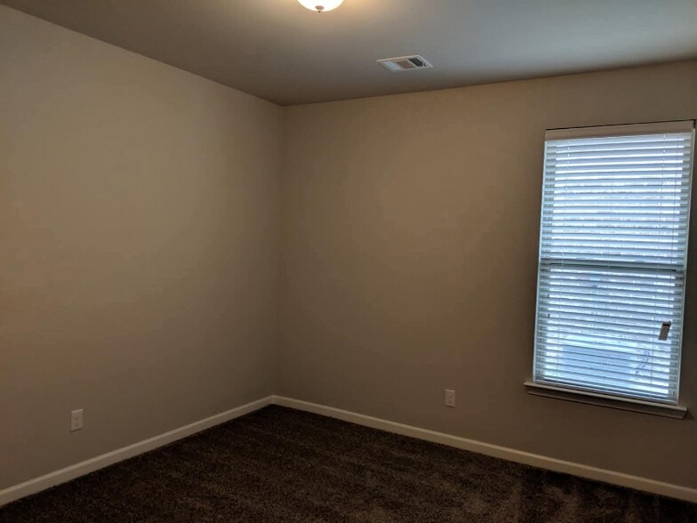 Building Photo - 8194 Fairlane Dr