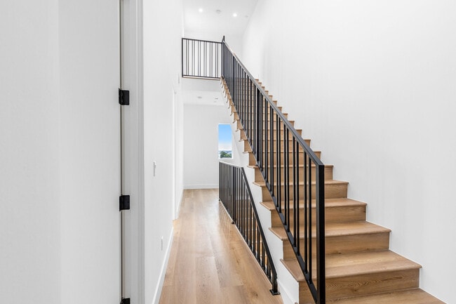 Building Photo - 603 N Harvard Blvd