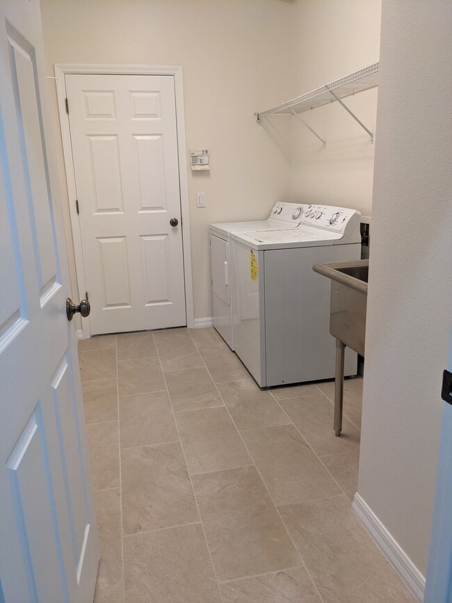 Laundry - 12664 Cara Cara Loop