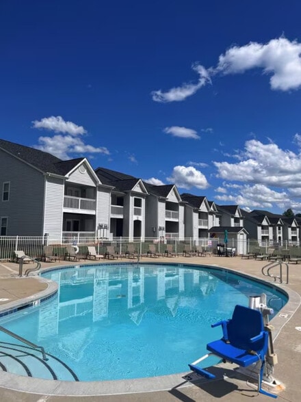 Building Photo - Brentwood Chase