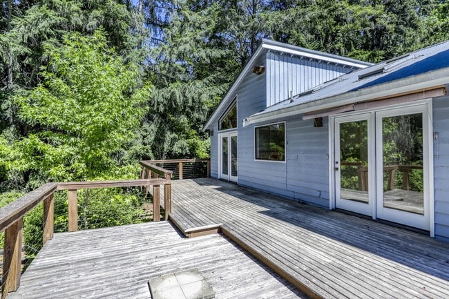 Building Photo - 3 Bedroom Home on Peaceful Property