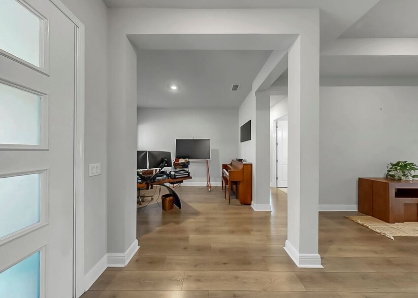 Building Photo - 5407 Del Coronado Dr