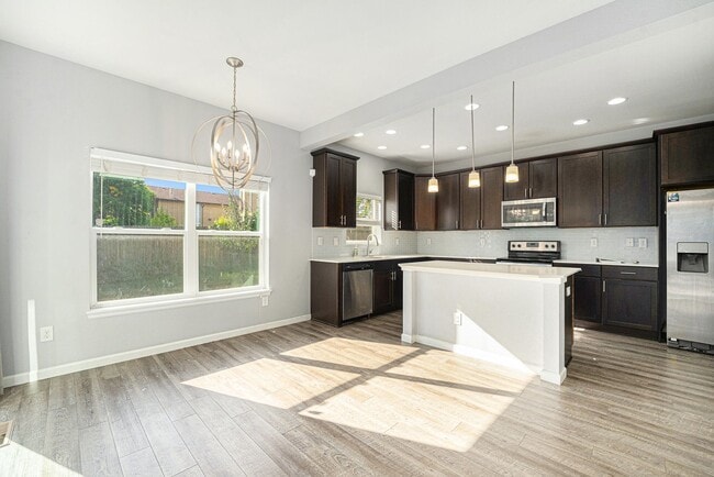 Building Photo - Bright & Spacious 3-Bedroom Home on a Corn...