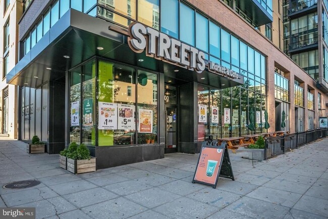 Building Photo - 1450 Harvard St NW