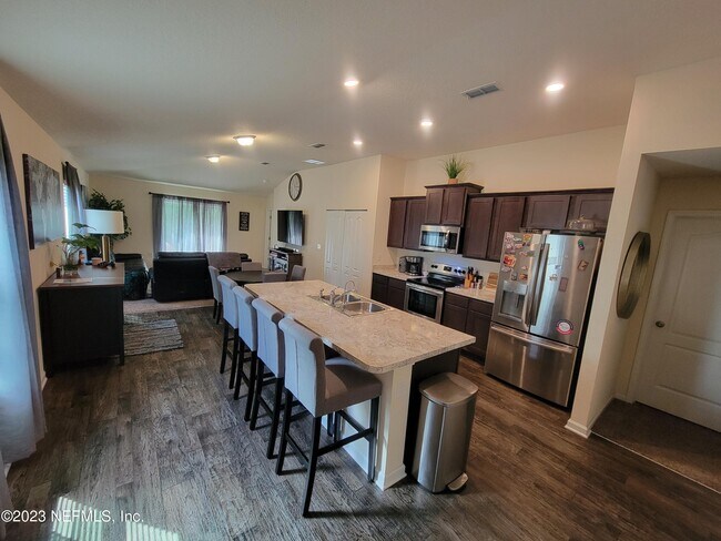 Building Photo - 7940 Meadow Walk Ln