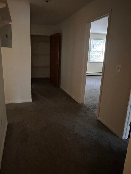 Building Photo - 12 Maple Pl