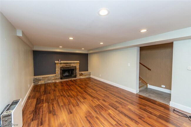 Building Photo - 9423 Highland Dr