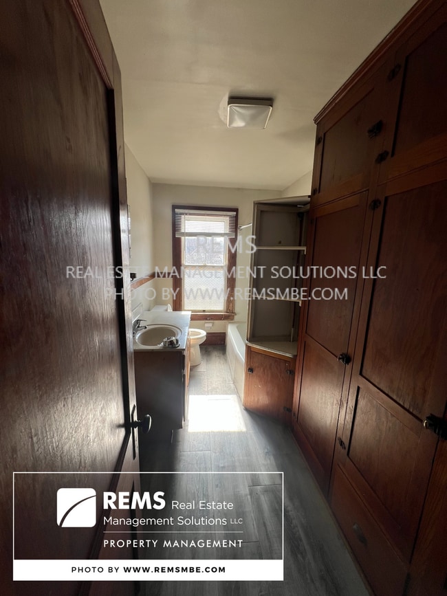 Building Photo - 431-437 Clark St.