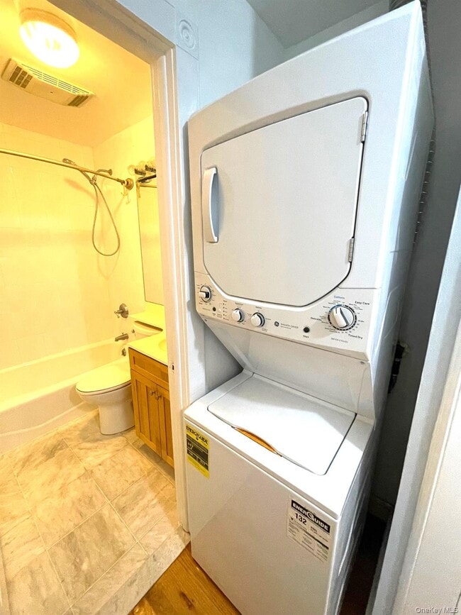 Building Photo - 206 1st Ave