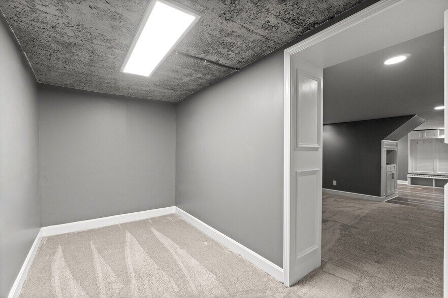 Building Photo - 217 Shawnee Dr