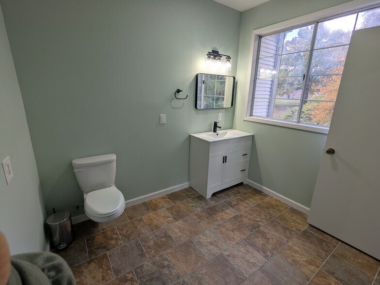 Building Photo - 1306 Marion Dr