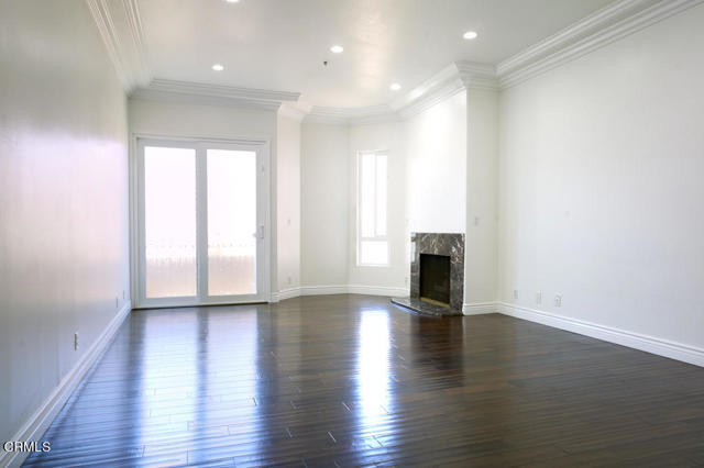 Building Photo - 4830 Elmwood Ave