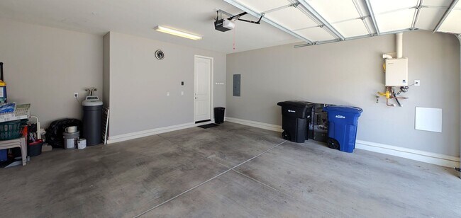 Building Photo - 3 Bedroom Condo in the Siena Community Near S Dobson Rd and W Queen Creek Rd!