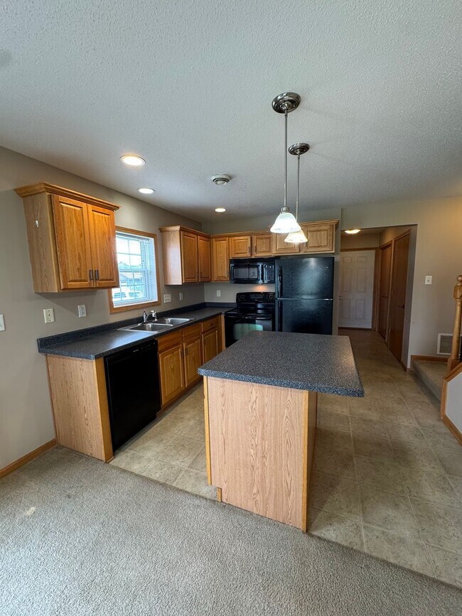 Building Photo - Townhome SW Rochester Mn 2 bedroom 2 bath ...