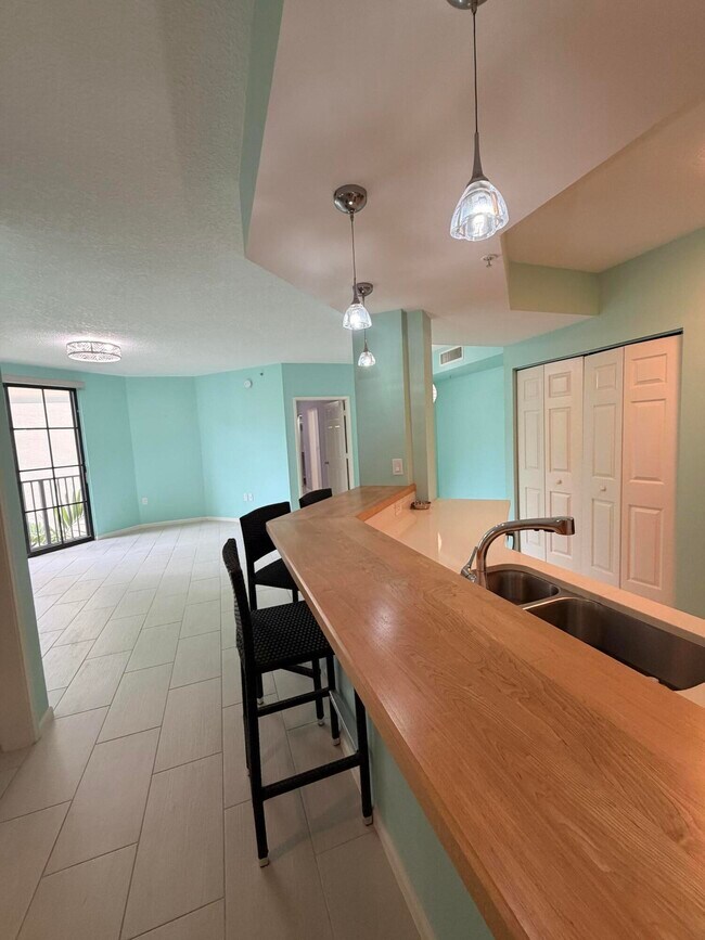 Building Photo - 630 S Sapodilla Ave