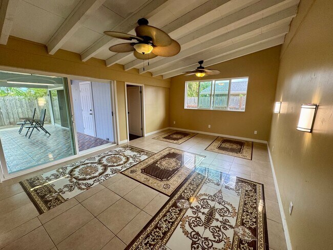Building Photo - Rarely available 4 bed, 3 bath w/ a pool i...