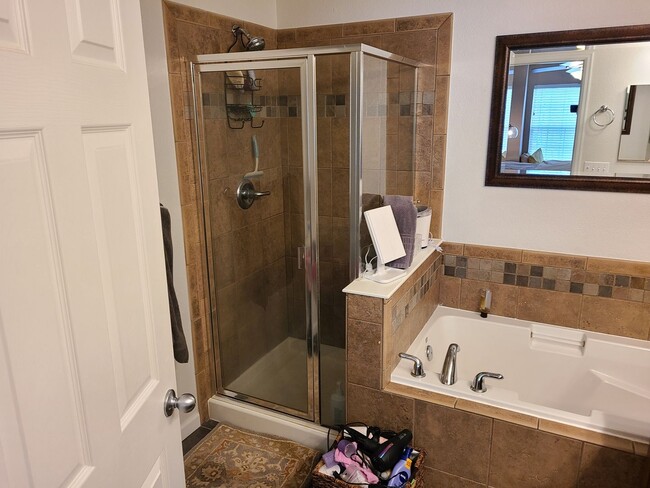 Building Photo - 3 Bedroom Central Park Townhome.