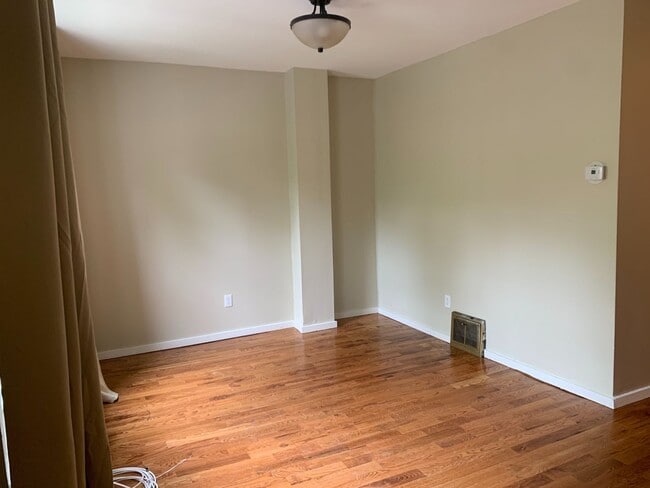 Building Photo - Gorgeous 3BR, Single Family Home IN EAST ROCK! PARKING! LAUNDRY!