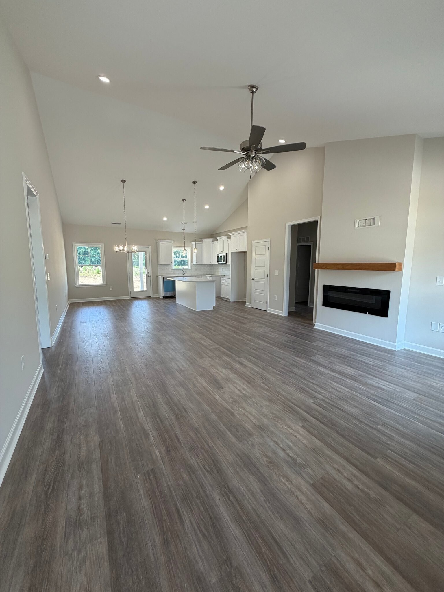 Building Photo - 407 Creeks Edge Dr