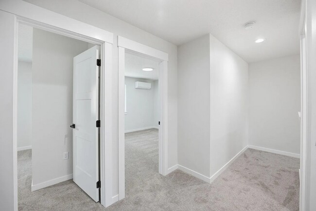 Building Photo - Stylish New Duplex with Scenic Surroundings